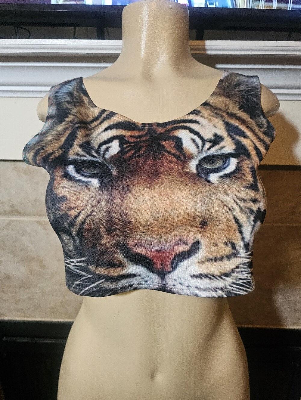 NWT. Tiger Face Crop Tank Top. Size Large
